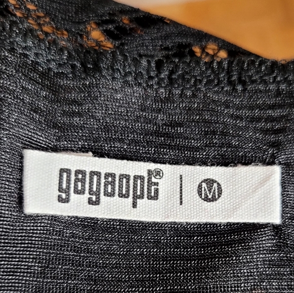 GAGAOPT - Floral Black short sleeved Top, Size M Buy 2, get the third one free - Picture 5 of 5